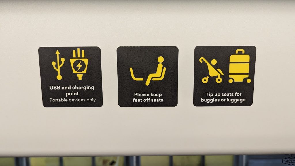 The signage for the class 777's multi-use space, which indicates that the space can be used for buggies and luggage.